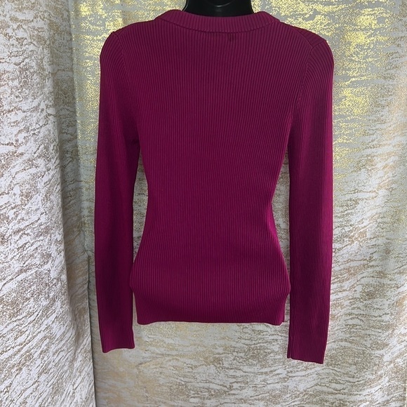 Aritzia Babaton Rio Raspberry Wiley V-neck Sweater Size M - Picture 8 of 12